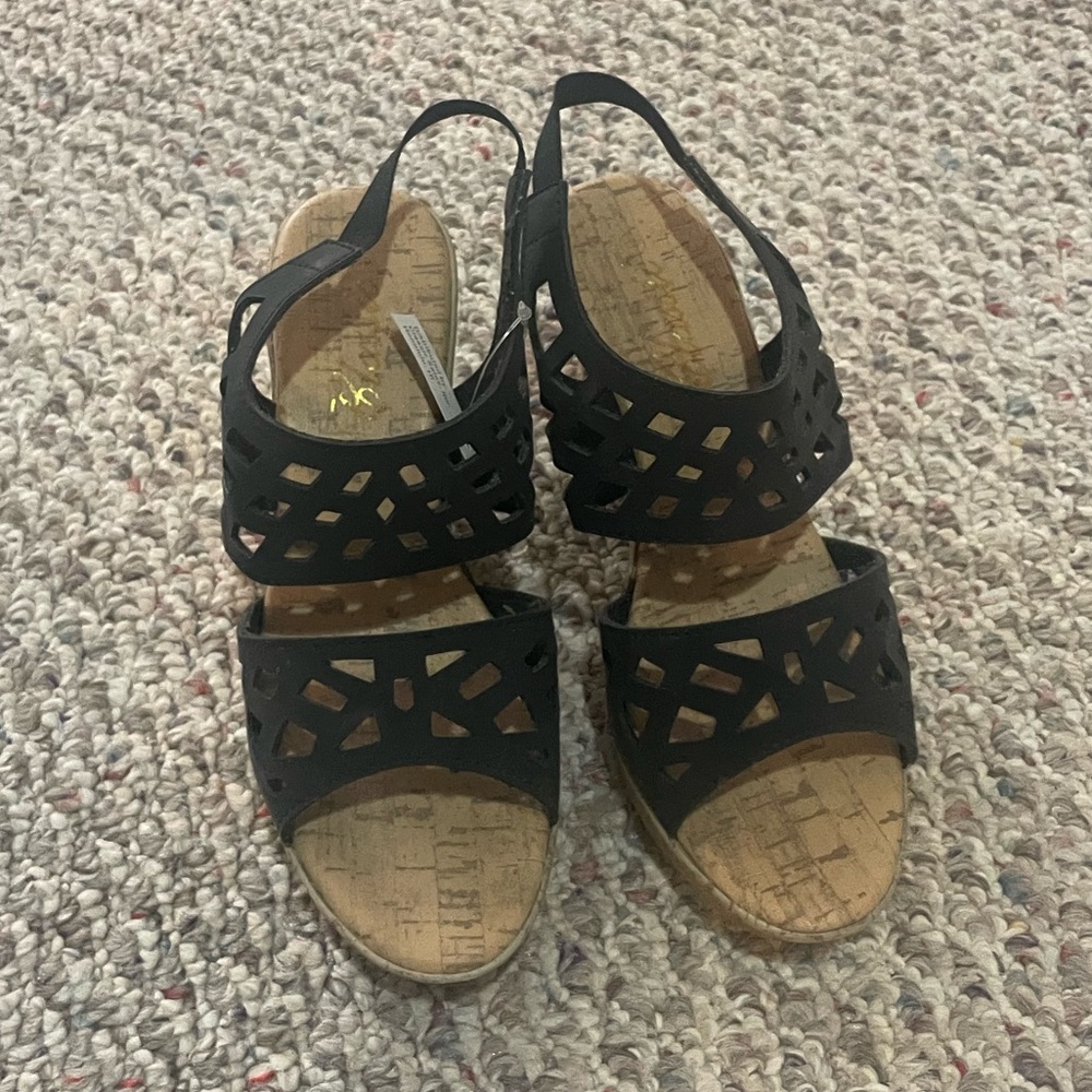 Classic element, wedge, sandals, size 9 NWT black